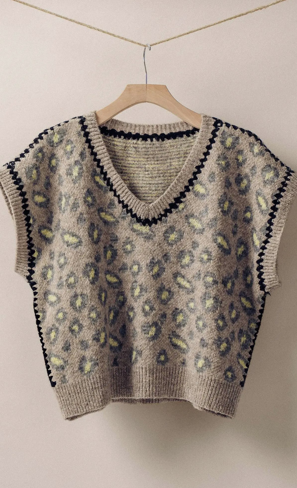 Urban Daizy ~ Leopard Crochet Trim Sweater Vest