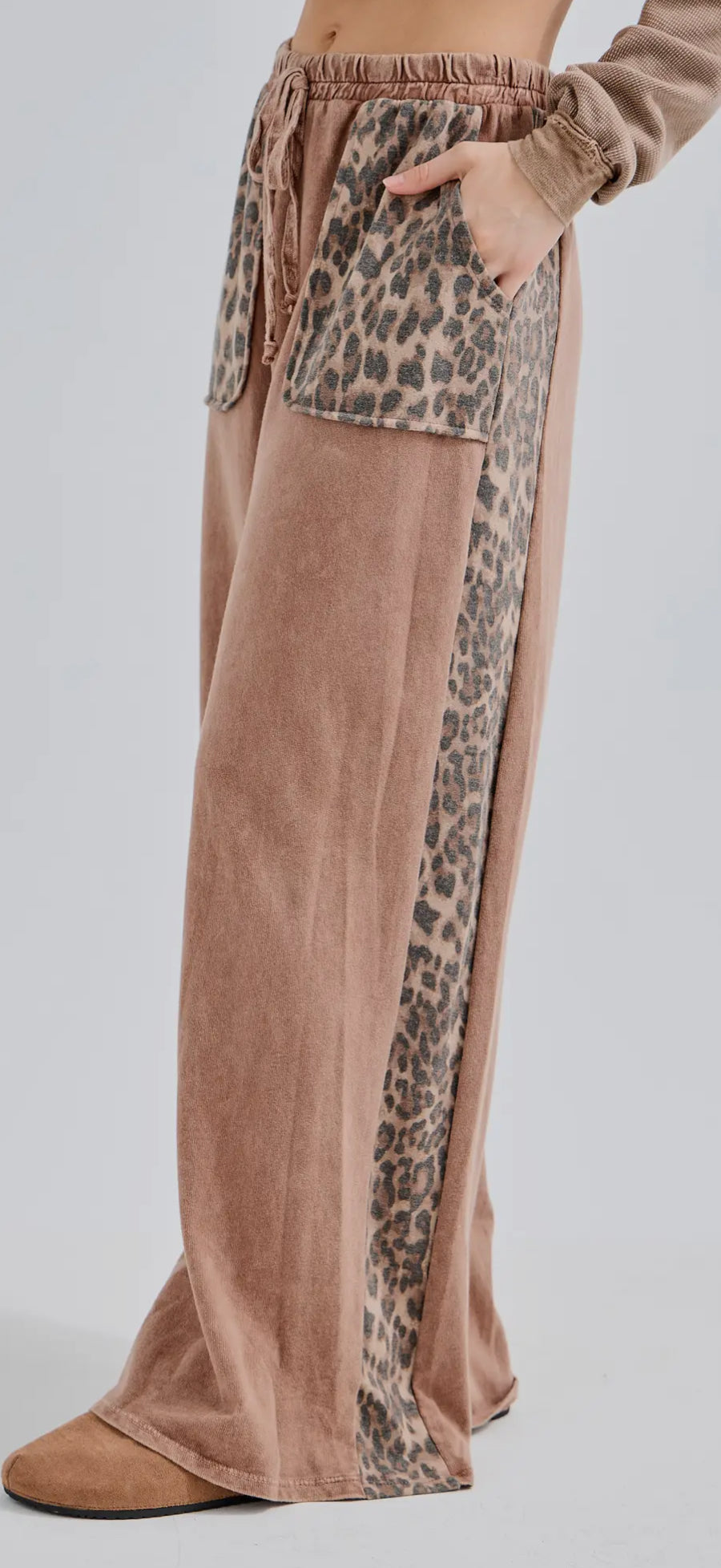 J. Her ~ Mineral-washed Leopard Print Pocket Side Trim Pants