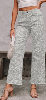 Load image into Gallery viewer, Las~ Leopard Frayed Edge Wide Leg High Waist Jeans (Run Small)
