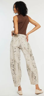 Load image into Gallery viewer, Kan Can USA ~ High Rise Leopard Horseshoe Jeans
