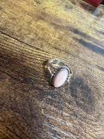 Load image into Gallery viewer, Sterling Silver Pink Conch Oval Ring
