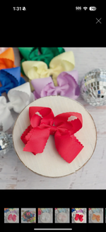 Load image into Gallery viewer, Classic Scalloped Bow- Alligator Clip
