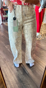 Load image into Gallery viewer, Real Tree Barrel Denim
