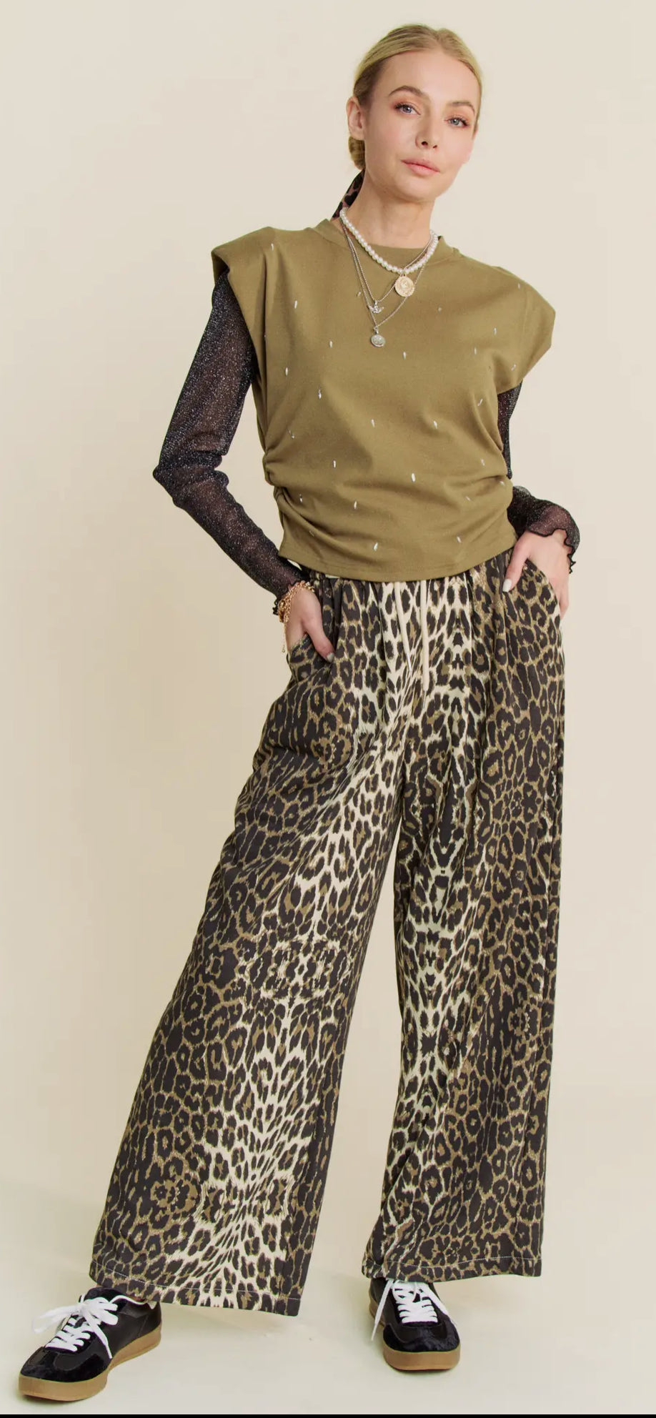 DAVI & DANI• Tie Waist Leopard Printed Straight Pants