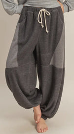 Load image into Gallery viewer, DOUBLE ZERO~ Contrasting High-Waist Casual Sweatpants
