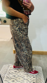 Load image into Gallery viewer, Cello Leopard Barrel Jeans
