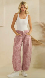 Load image into Gallery viewer, Veveret ~ Paisley Printed Denim Pants
