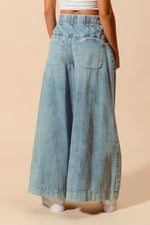 Load image into Gallery viewer, Wide Leg jeans With Button Closure and Drawstring
