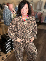 Load image into Gallery viewer, Classic Leopard Pullover
