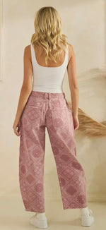 Load image into Gallery viewer, Veveret ~ Paisley Printed Denim Pants
