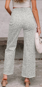 Load image into Gallery viewer, Las~ Leopard Frayed Edge Wide Leg High Waist Jeans (Run Small)
