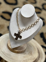 Load image into Gallery viewer, Hammered Cross Front Toggle Necklace

