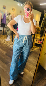 Load image into Gallery viewer, Washed Leopard Curved Side Pants
