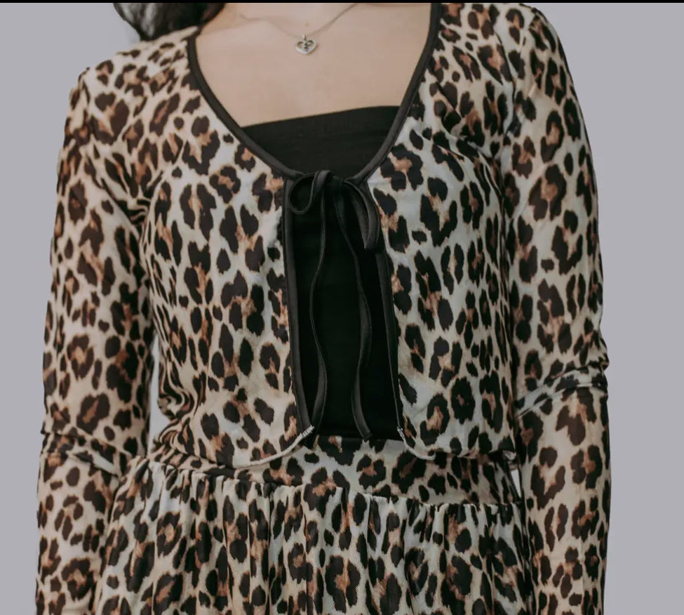 Merigold Kiss Leopard Front Tie Mesh Blouse