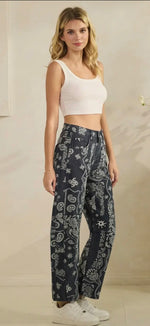 Load image into Gallery viewer, Veveret ~ Paisley Printed Denim Pants

