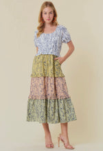 Load image into Gallery viewer, Floral  Short Sleeve Color Black Midi Dress

