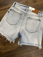 Load image into Gallery viewer, Judy Blue High Waist Wash Out W Fray Hem Short
