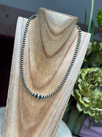 Load image into Gallery viewer, Navajo Pearl w/Middle Large Pearls
