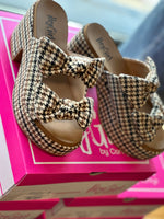 Load image into Gallery viewer, Corky Put A Bow On it
