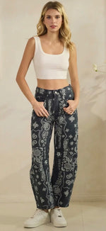 Load image into Gallery viewer, Veveret ~ Paisley Printed Denim Pants
