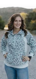 Load image into Gallery viewer, STERLING KREEK ~ NOTHING IN MY WAY PULLOVER
