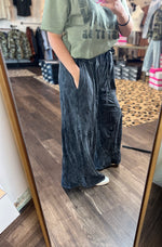 Load image into Gallery viewer, Mineral Washed Tiered Wide Leg Pants
