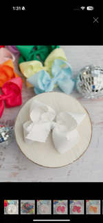 Load image into Gallery viewer, Classic Scalloped Bow- Alligator Clip
