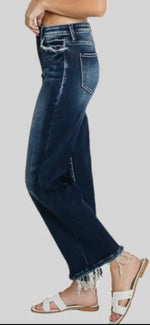 Load image into Gallery viewer, Petra 153 Super High Rise Stretch Classic Straight Jean
