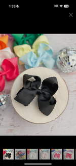 Load image into Gallery viewer, Classic Scalloped Bow- Alligator Clip
