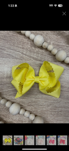 Classic Scalloped Bow- Alligator Clip