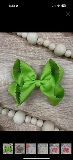 Load image into Gallery viewer, Classic Scalloped Bow- Alligator Clip
