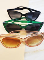 Load image into Gallery viewer, Classic Fashion Sunglasses
