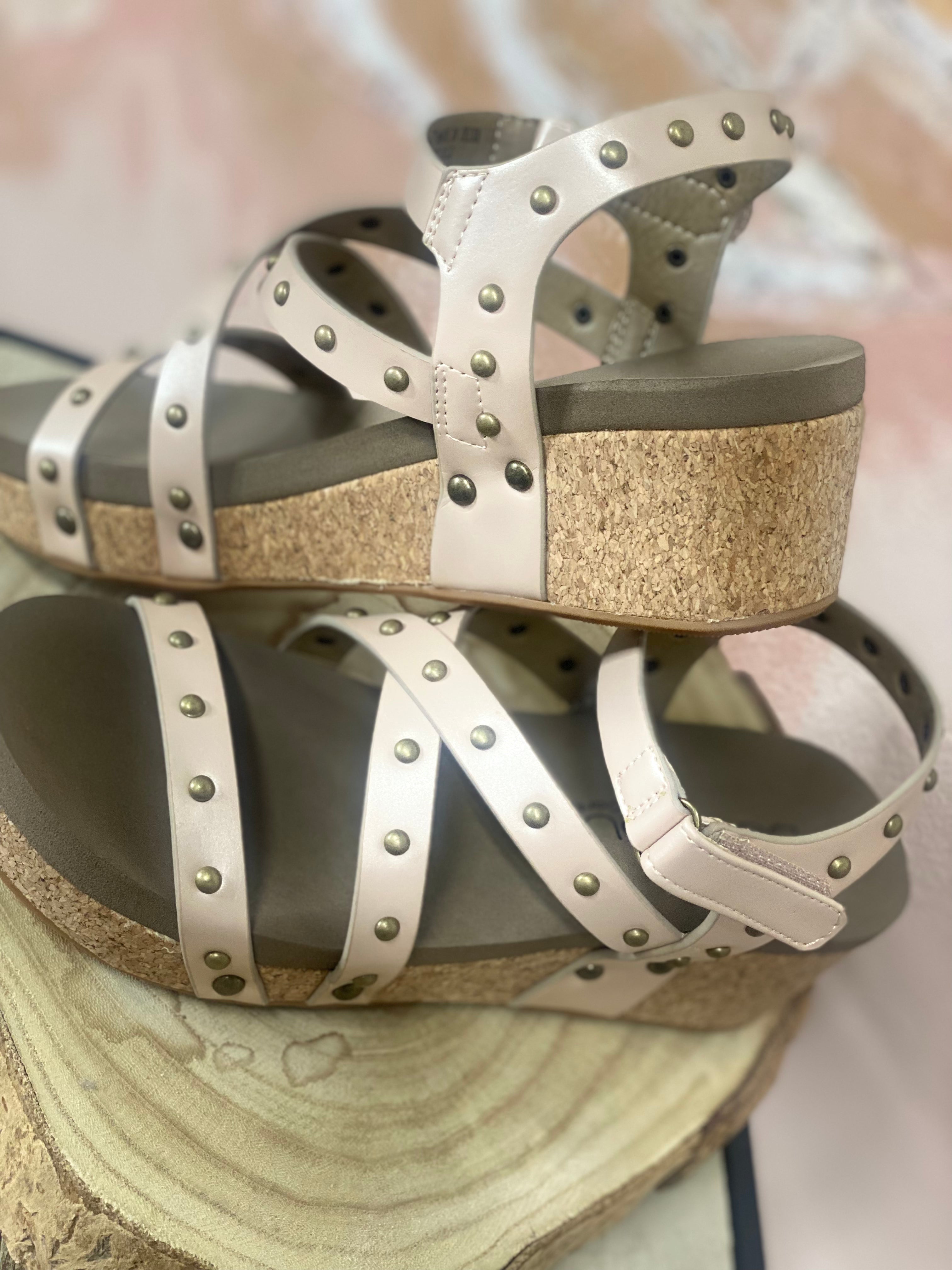 Boutique "UNDER THE SUN" Wedge
