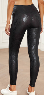 Load image into Gallery viewer, Black Snake Print Leggings
